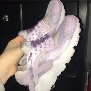 LIGHT PURPLE NIKE HUARACHES